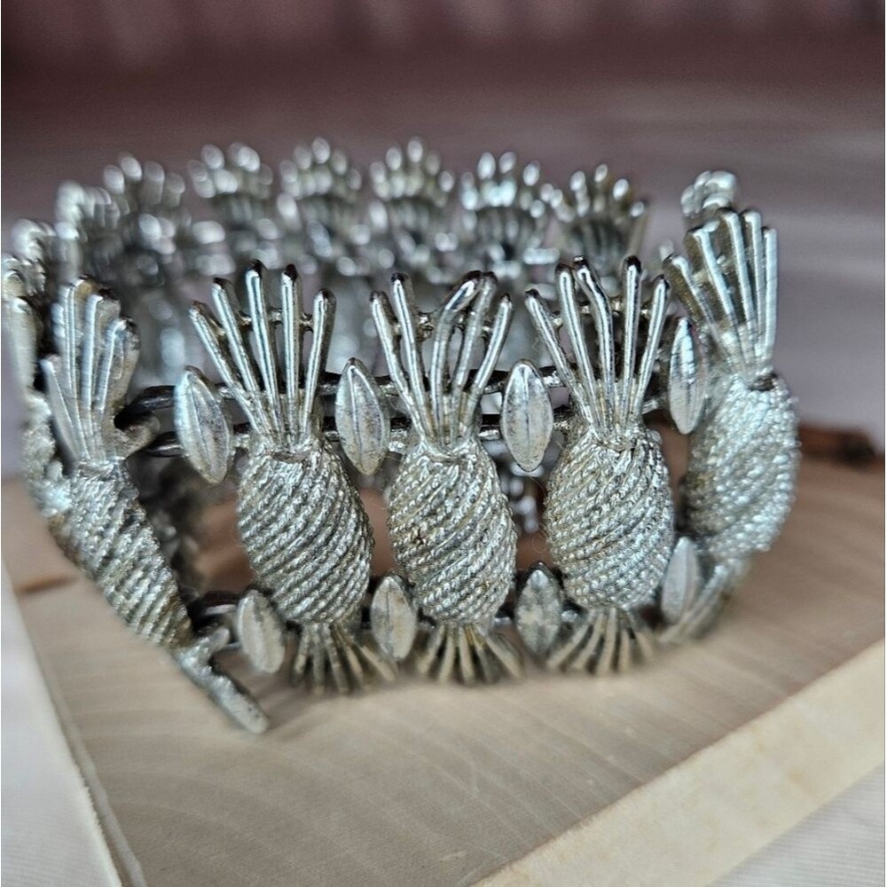 Sarah Coventry Vintage 1960s Pineapple Crown Panel Bracelet - Some Wear - Picture 2 of 12